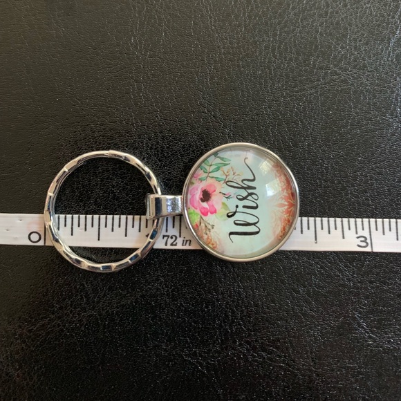 🛍 WISH keychain ⭐️ - Picture 4 of 5